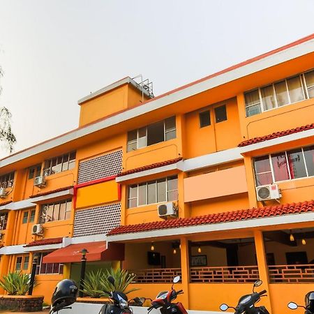 Oyo 18794 Hotel Colva Plaza Kültér fotó